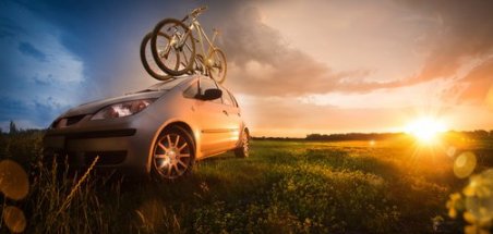 Reisen mit Auto und Fahrrad